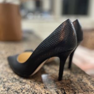 Black croc leather Nine West heels